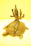Statuette de Vishnu en métal moulé du style dhokra